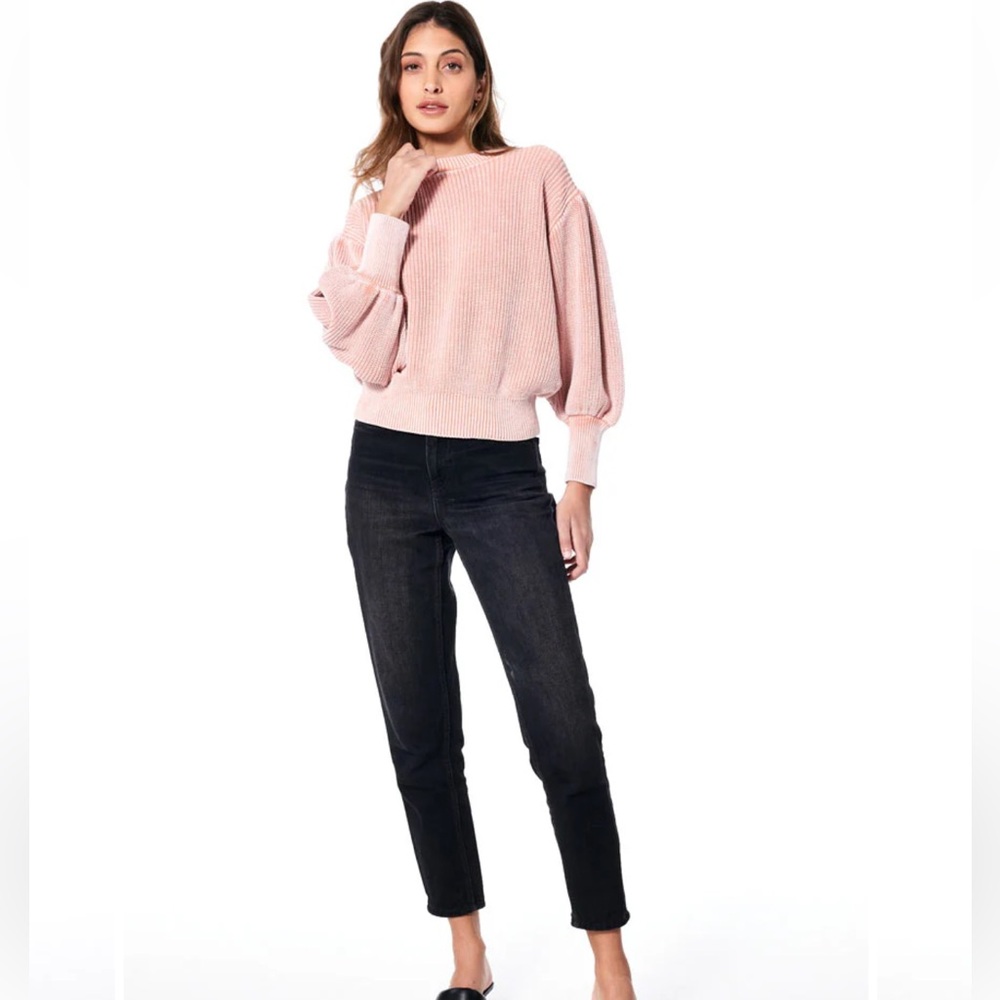 YFB women’s apricot color cropped  ribbed sweater‎ size M / Box 19-13